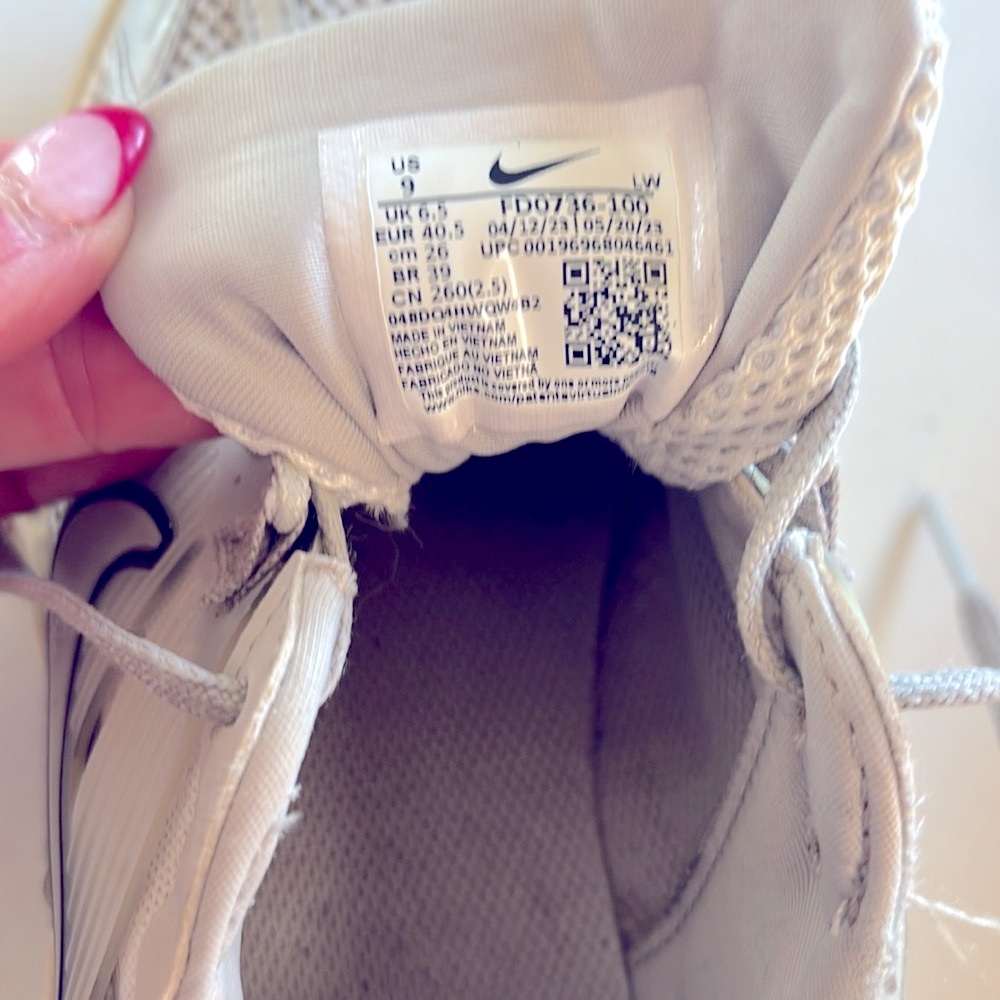 NIKE V2K Run Sneaker - Picture 7 of 10